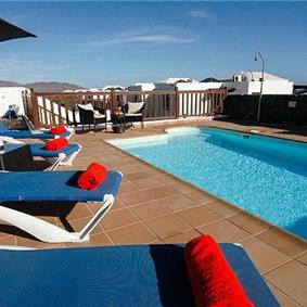 4 Bedroom Villa with Pool in Playa Blanca, Sleeps 8-10